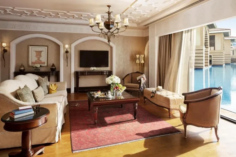Living room at Jumeirah Zabeel Saray Dubai