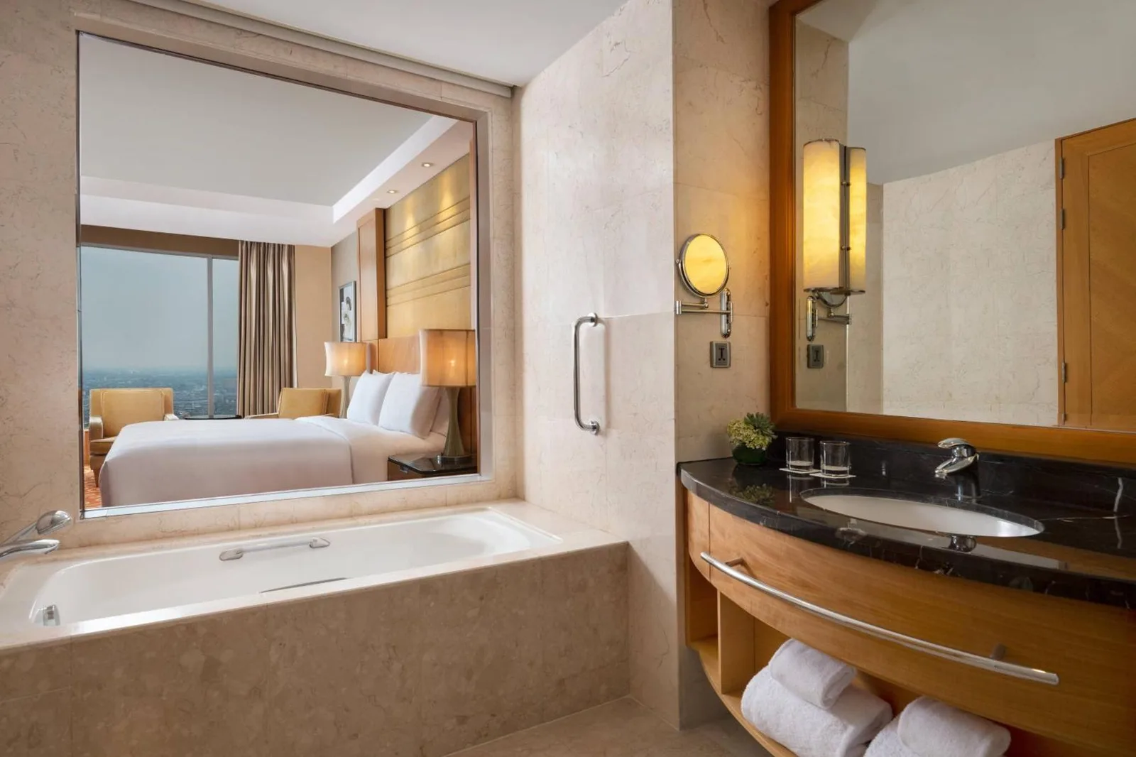 Salle de bains élégante du JW Marriott Hotel Medan