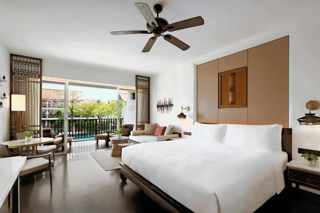 Intérieur de la Chambre Deluxe King au JW Marriott Khao Lak Resort and Spa