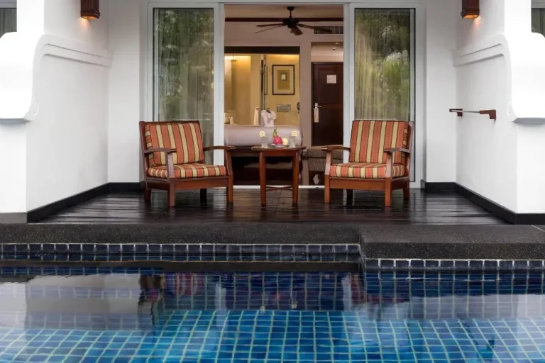 Espace salon au JW Marriott Khao Lak Resort and Spa