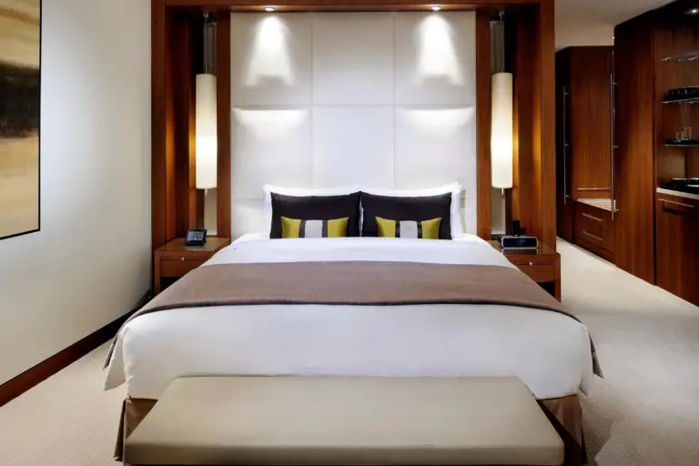 Dormitorio elegante de JW Marriott Marquis Hotel Dubai