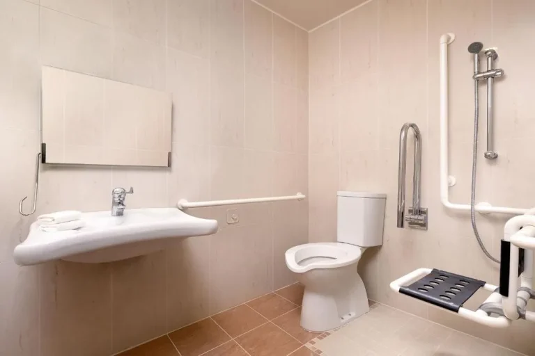 Baño accesible en JW Marriott Venice Resort & Spa