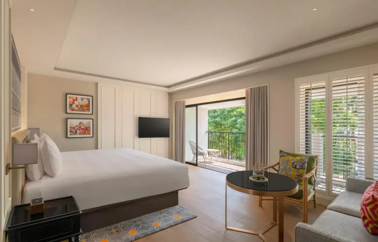 Deluxe room at Kahavadi Chiang Rai, Curio Collection by Hilton