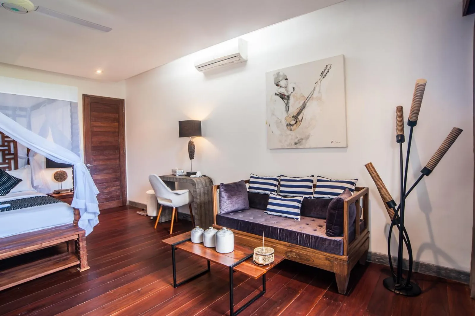 Kamehameha Luxury Villa in Seminyak living area with artistic touches