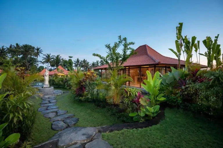 Gartenweg zu Kampung Uma Dawa Villas and Spa in Ubud