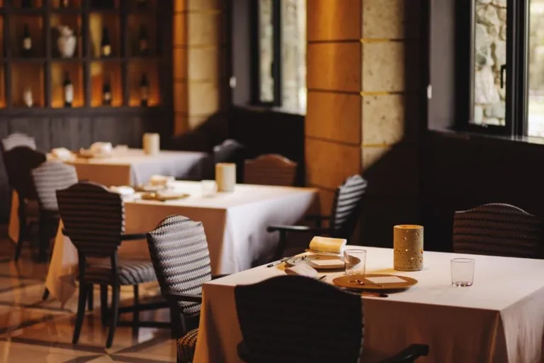 Acogedora área de comedor en KANAYA RESORT HAKONE