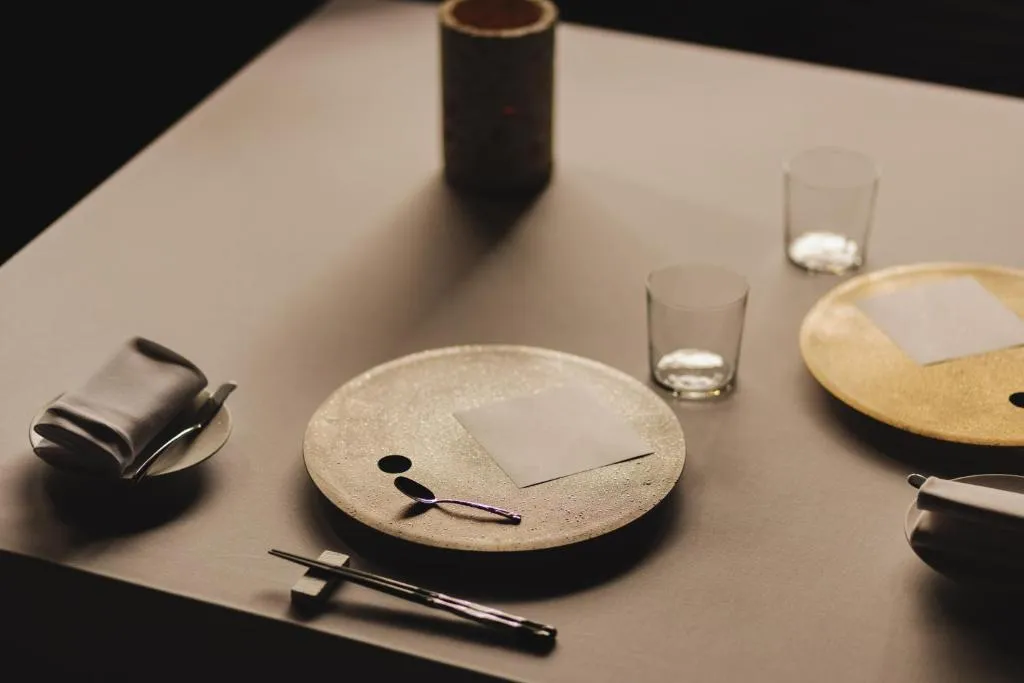 Elegante configuración de comedor en KANAYA RESORT HAKONE