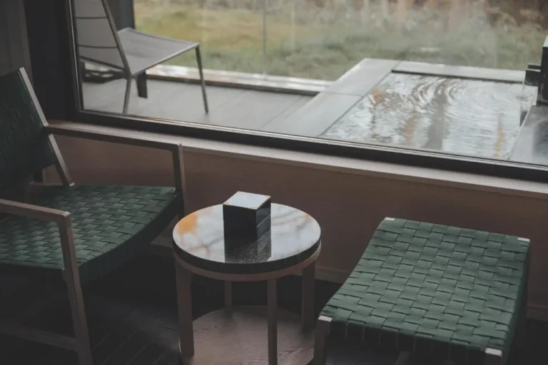Cómoda área de estar en KANAYA RESORT HAKONE