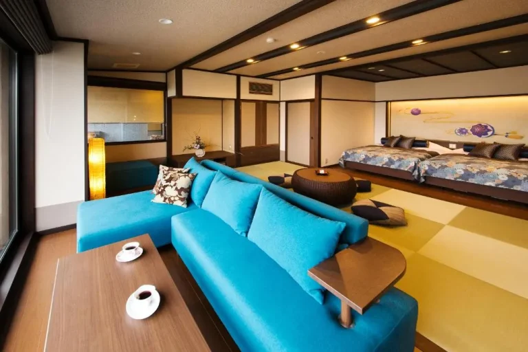 Chambre spacieuse au Kanazawa Hyakurakusou avec des équipements modernes