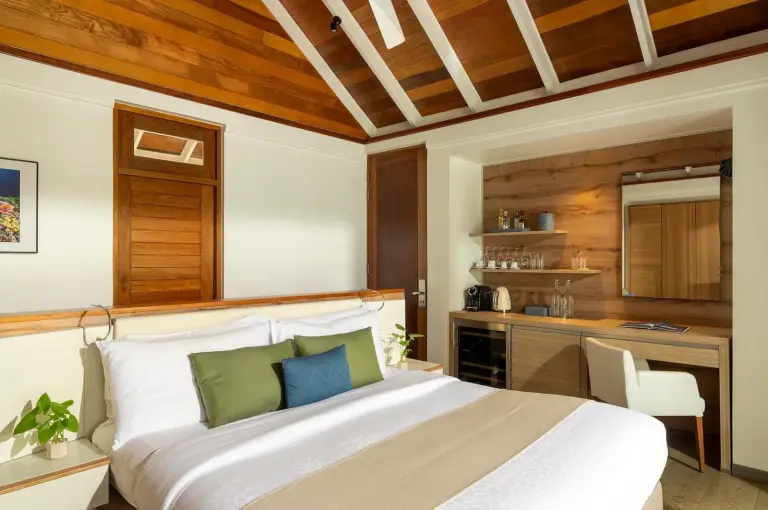 Chambre confortable dans le complexe Kandolhu Maldives