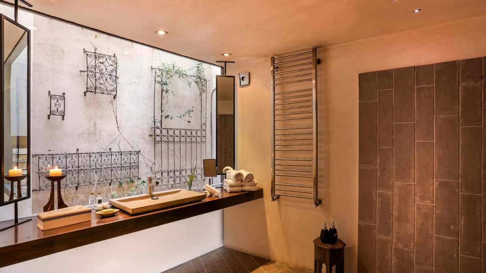 Stylish bathroom at Karawan Riad showcasing modern amenities