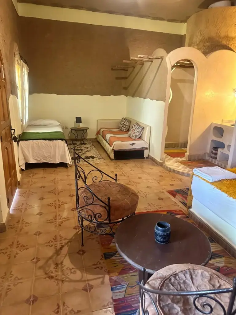 Lounge area in a guest room at Kasbah Azalay Merzouga