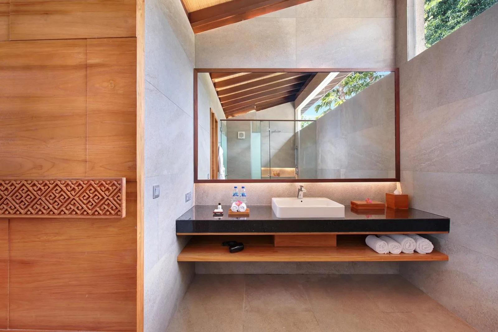 Baño en Katamaran Hotel & Resort Lombok