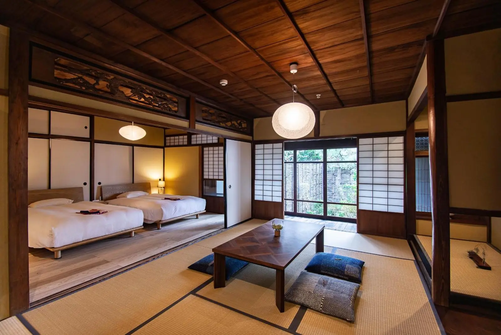 Kazeno Naramachi Hotel japanisches Stilzimmer mit zwei Einzelbetten.
