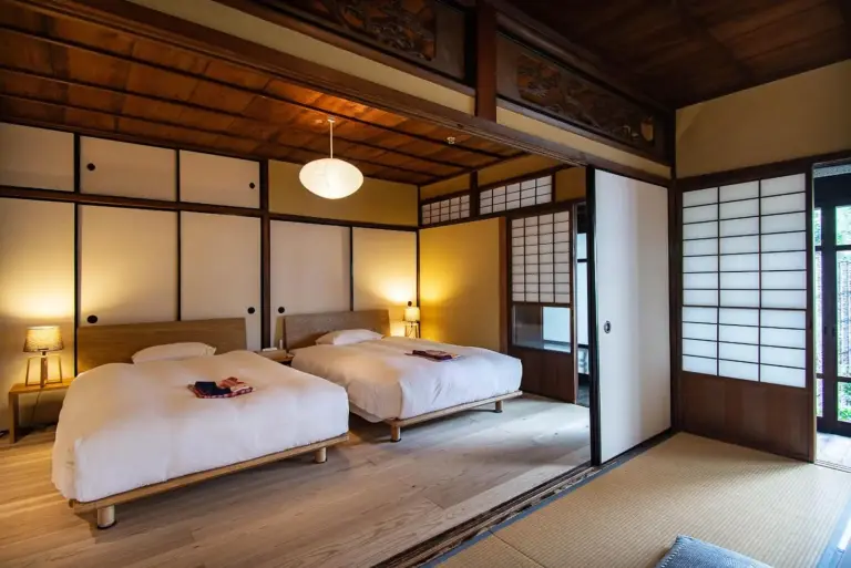 Kazeno Naramachi Hotelzimmer mit Twin-Betten.
