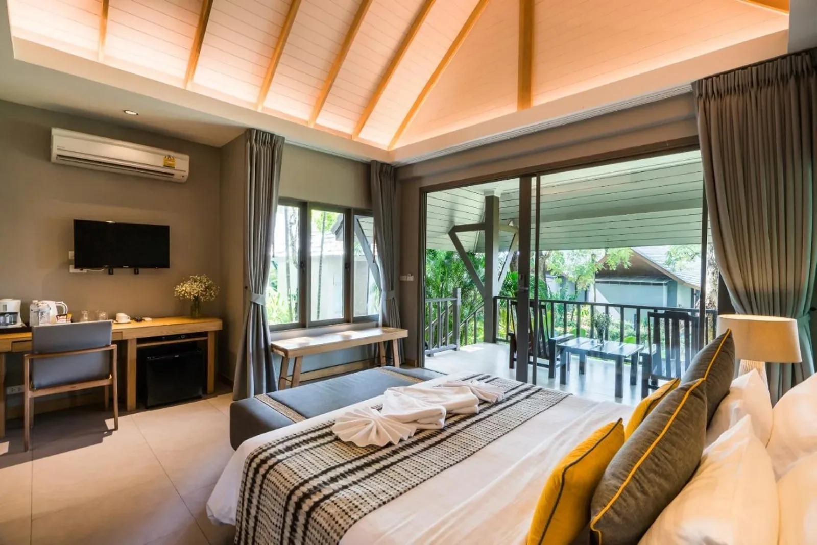 KC Grande Resort Koh Chang balcony with seating area