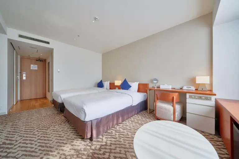 Twin bedroom at Keio Plaza Hotel Sapporo
