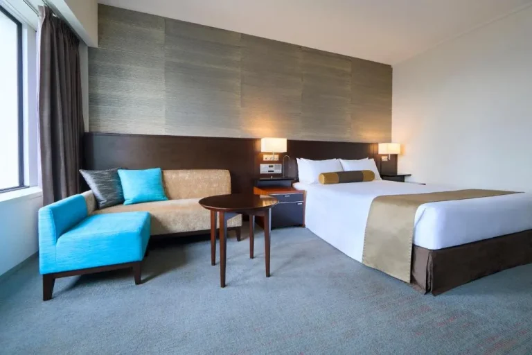 Intérieur de la chambre d'hôte du Keio Plaza Hotel Tokyo