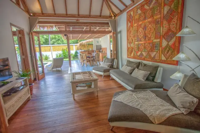 Zona de estar con vistas de Kempas Villa en Mataram