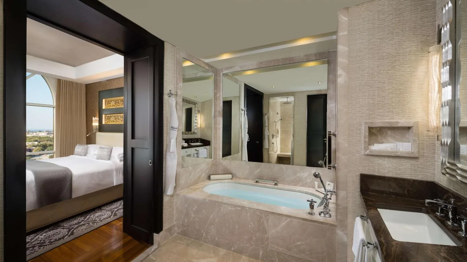 baño con vistas de Kempinski Hotel Mall of the Emirates