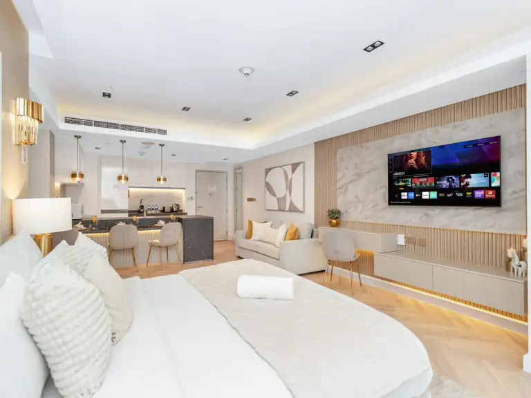 Elegante zona de estar en Kensington Studio Kempinski Residences Dubai Mall