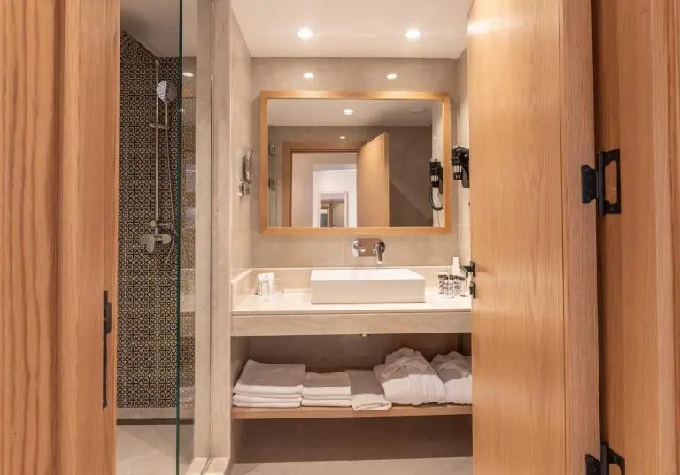 Modernes Badezimmer im Hotel Kenzi Azghor in Ouarzazate