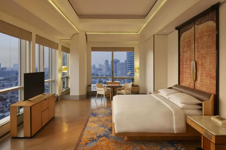 Habitación acogedora con paisaje urbano en Keraton At The Plaza, Yakarta