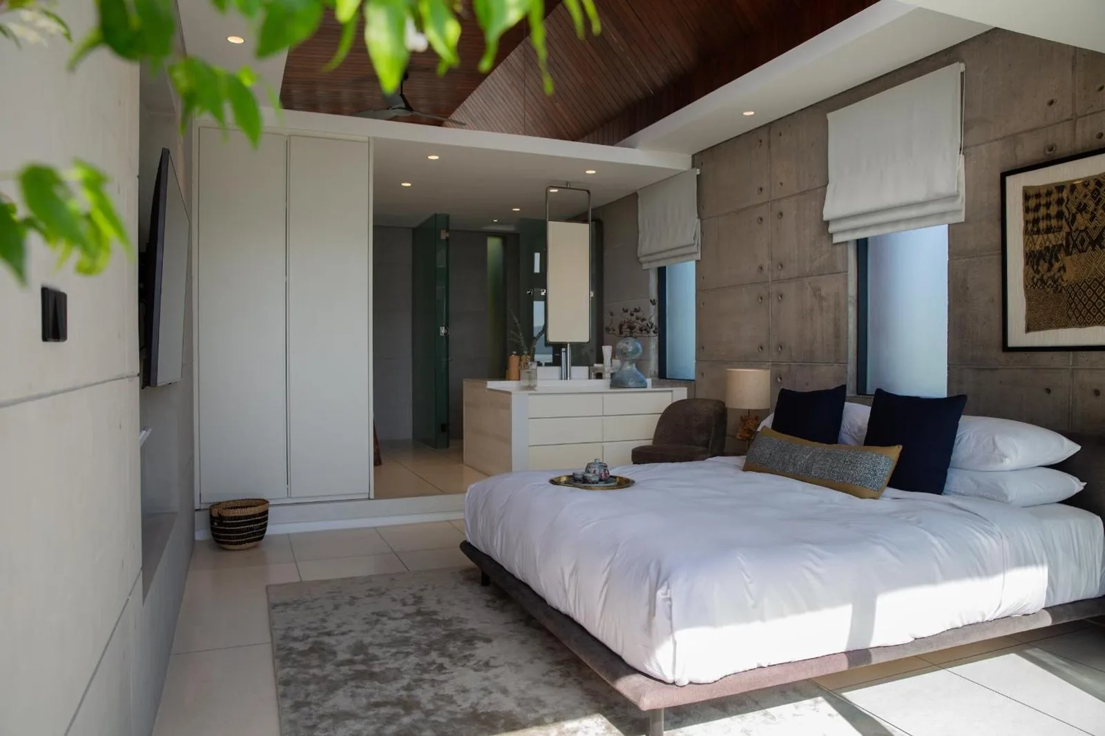 Intérieur de la chambre confortable des Kerem Luxury Beachfront Villas
