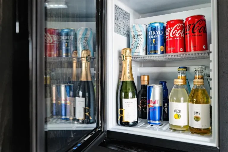 Minibar approvisionné au Kimpton Shinjuku Tokyo