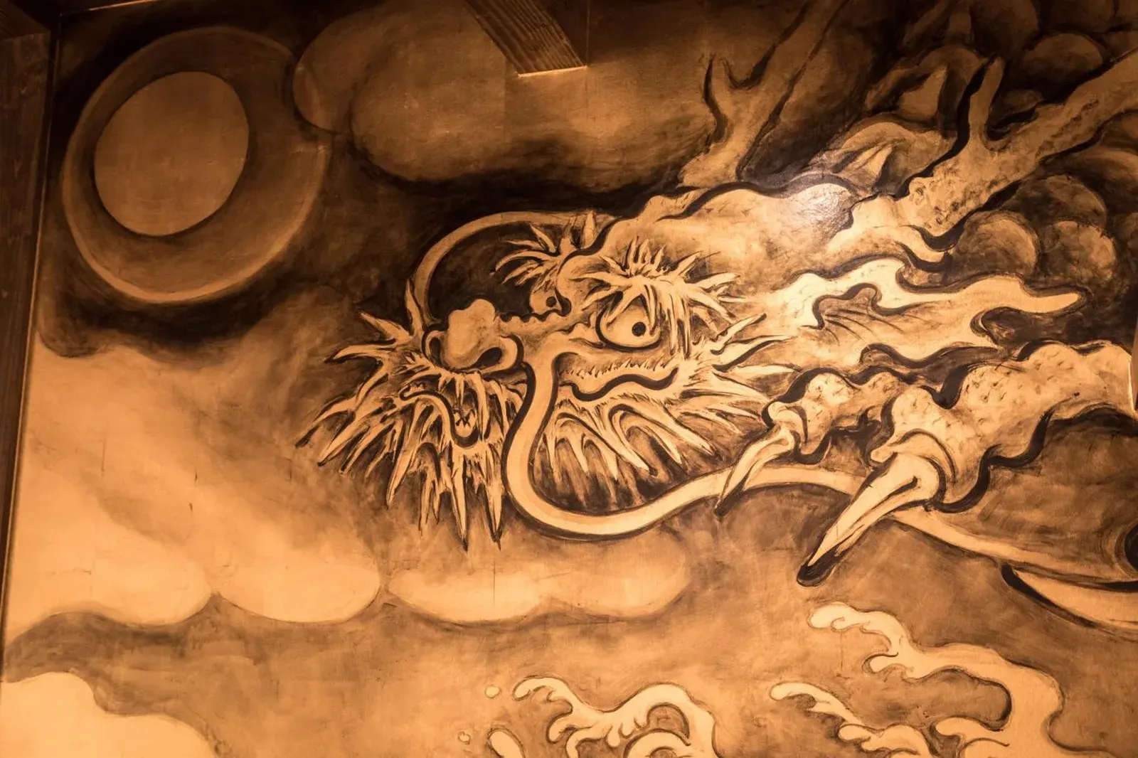 Drachen-Wandbild im Kiraku Kyoto Gion