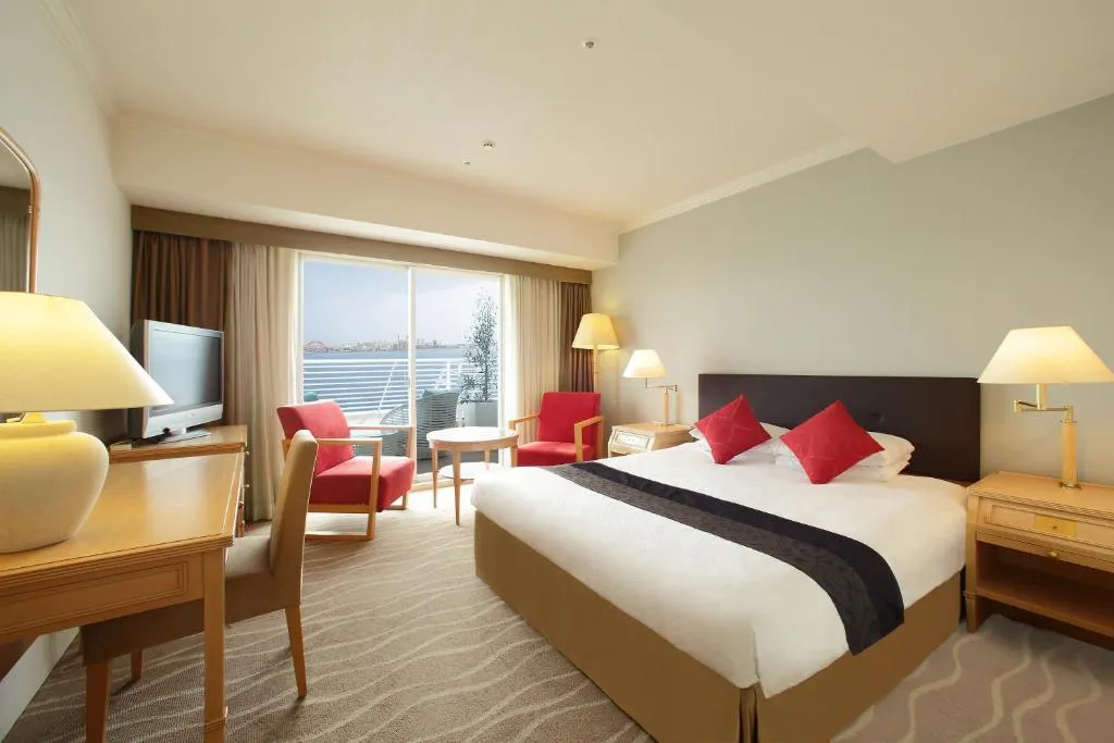Standard room at Kobe Meriken Park Oriental Hotel