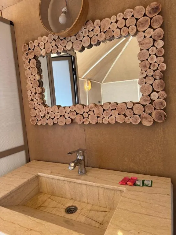 Ksar Merzouga Camp Modern Bathroom