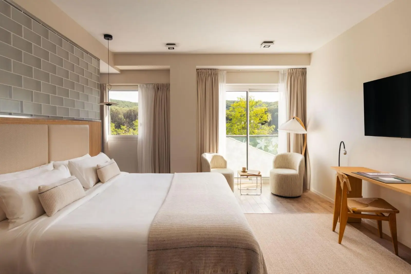 Kube Saint-Tropez deluxe room with modern furnishings