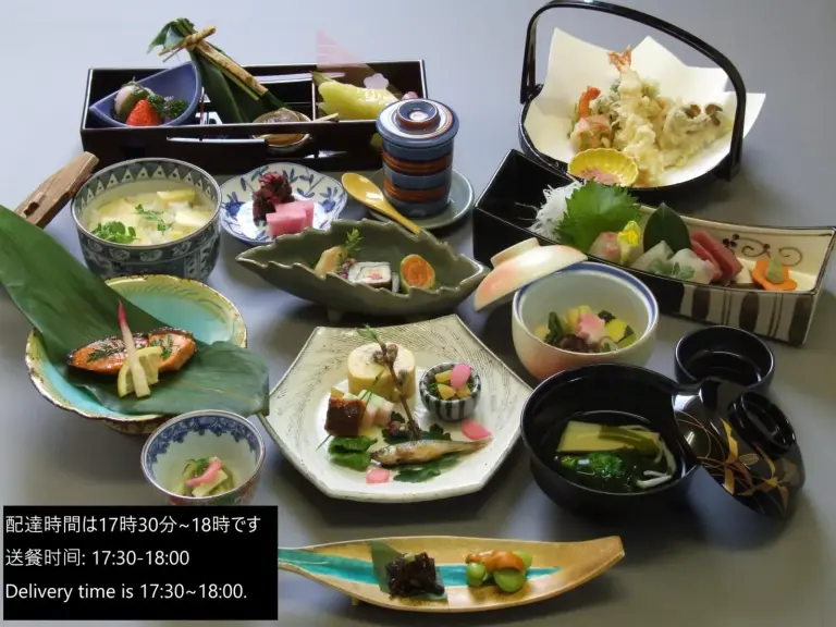Kuraya Nanseicho dinner set showcasing multiple dishes