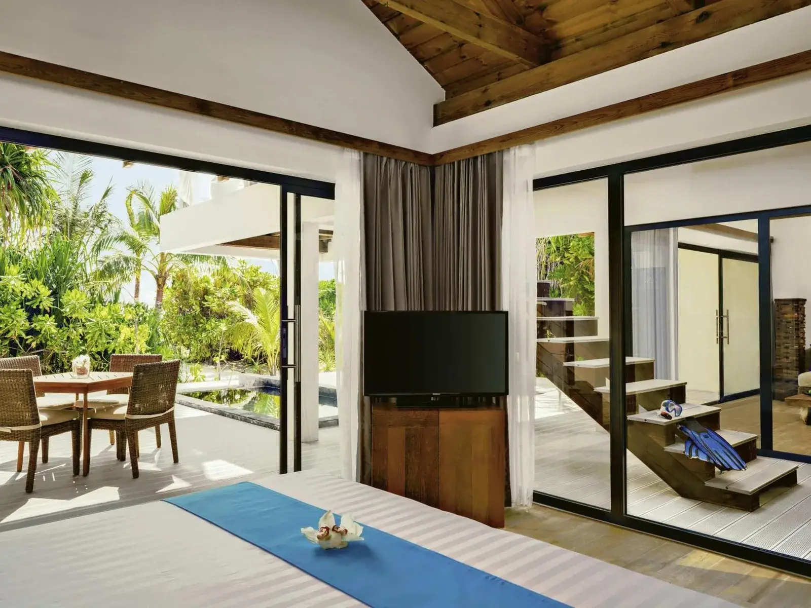 Dormitorio de una villa en Kuredhivaru Resort and Spa