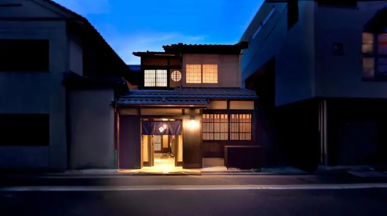 Kyo no Ondokoro Gokomachi Ebisugawa exterior view at dusk