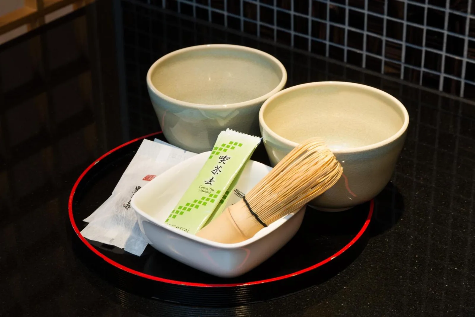 Juego de té tradicional en Kyoto Brighton Hotel
