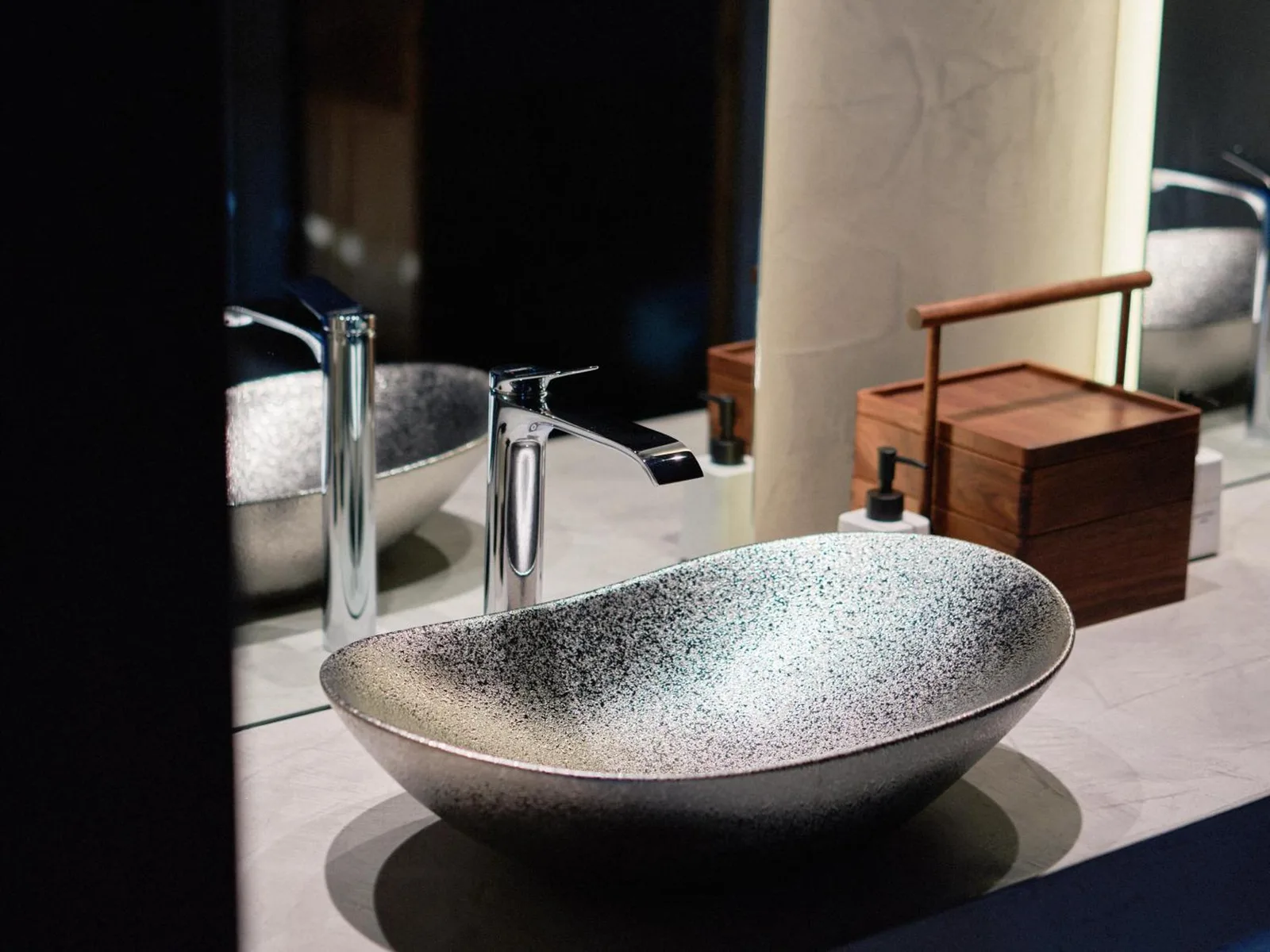 Diseño elegante del lavabo en Kyoto Machiya Kamogawa Gardens