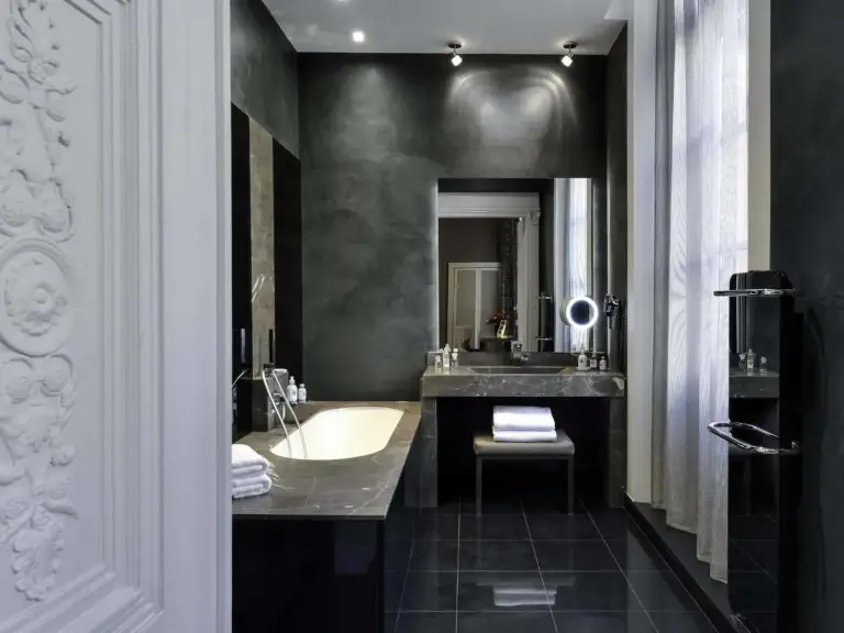 Luxusbadezimmer im La Cour des Consuls Hotel & Spa Toulouse - MGallery Collection