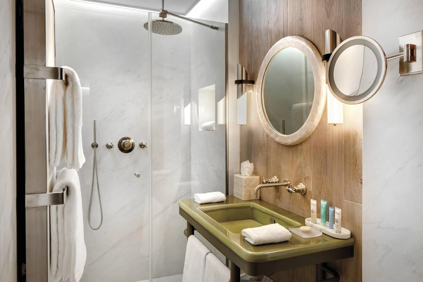 Baño elegante en La Demeure Montaigne, París
