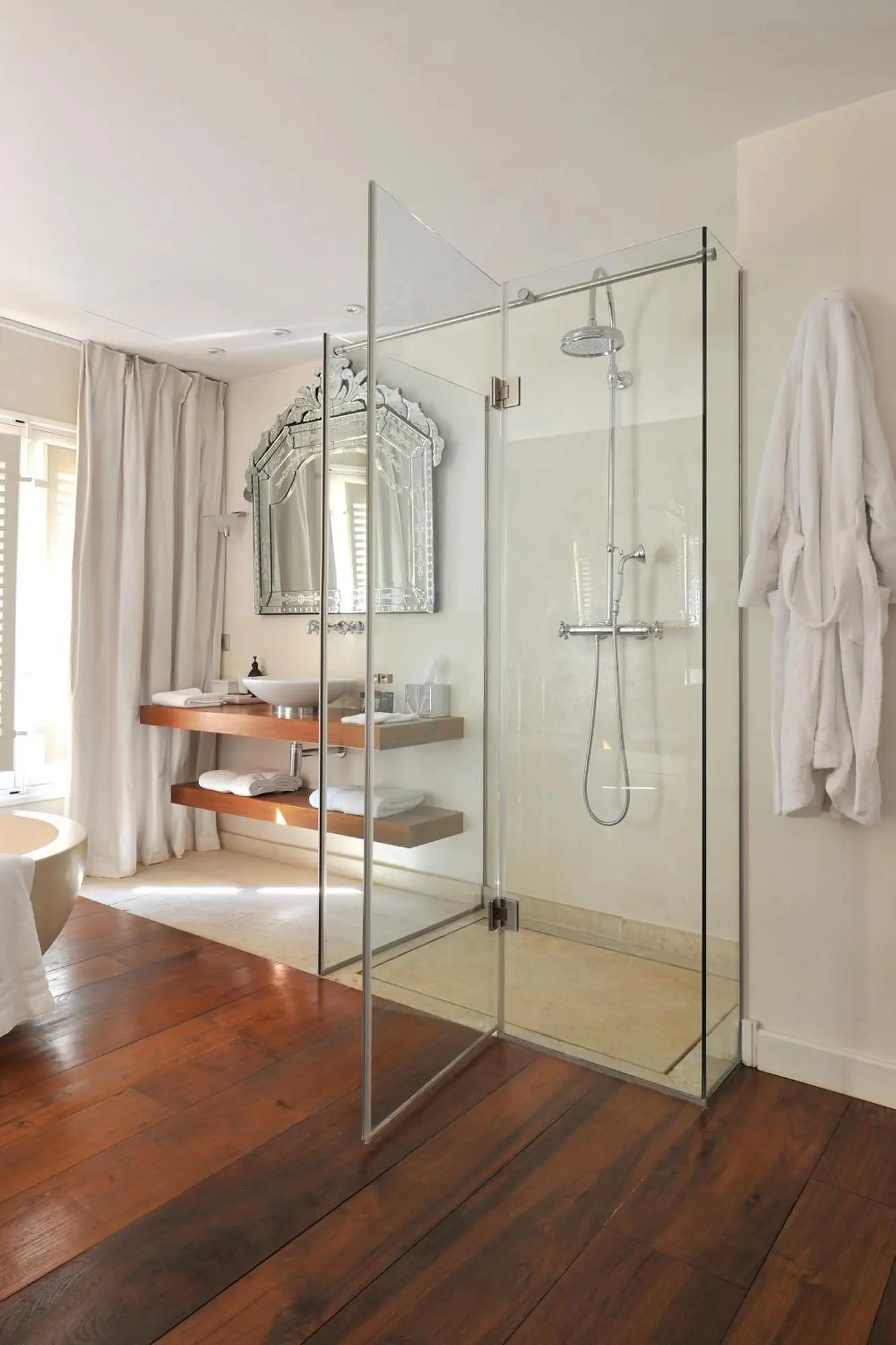 Espace douche moderne à La Maison d'Aix 1785 - Hôtel Particulier & Spa