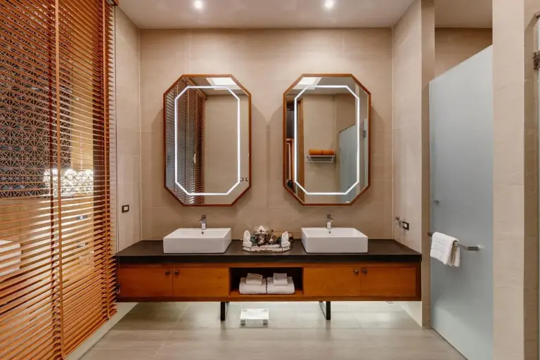 salle de bains moderne de La Miniera Pool Villas Pattaya