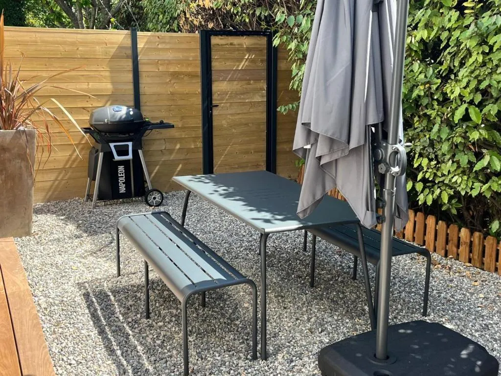 La Réserve Hôtes outdoor dining set, Aix-en-Provence