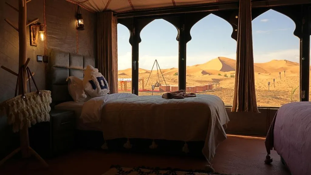 Eine weitere Ansicht des Zeltinneren im La Sultana Luxury Camp