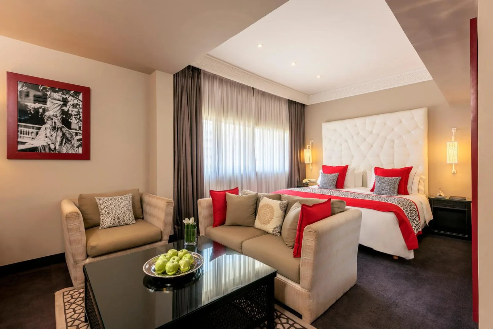Suite con zona de estar en La Tour Hassan Palace en Rabat