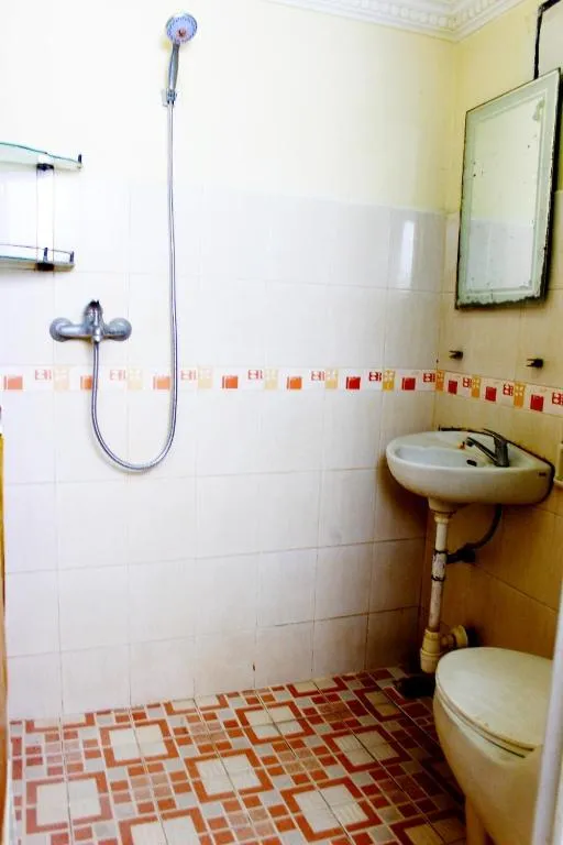 Bathroom facilities at Lagura Residence in Jakarta, featuring a shower and sink