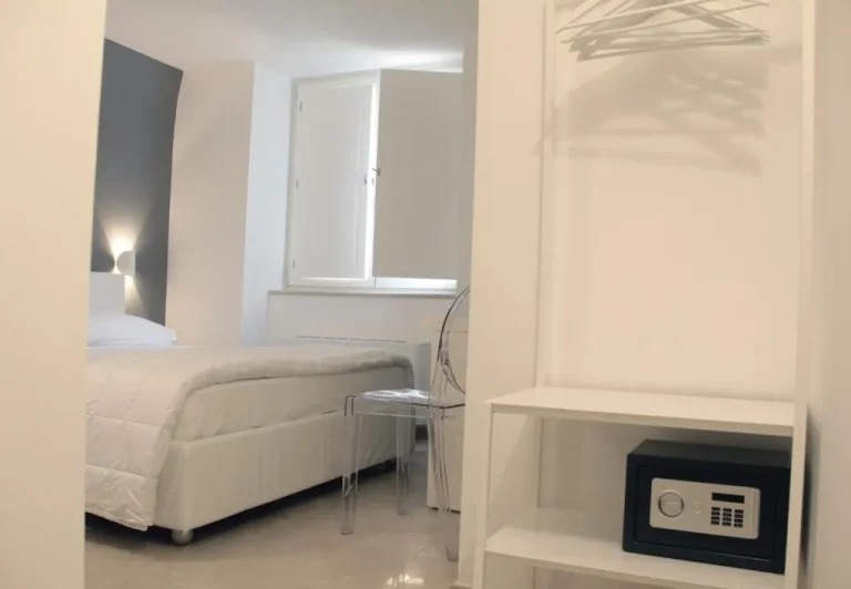 Vista de la entrada del dormitorio en Lamia Room Rentals en Matera