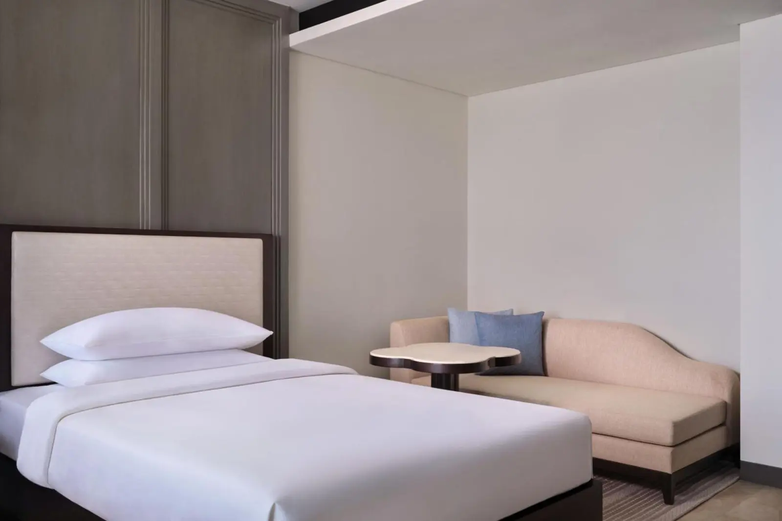 Coin douillet dans une chambre au Lampung Marriott Resort & Spa