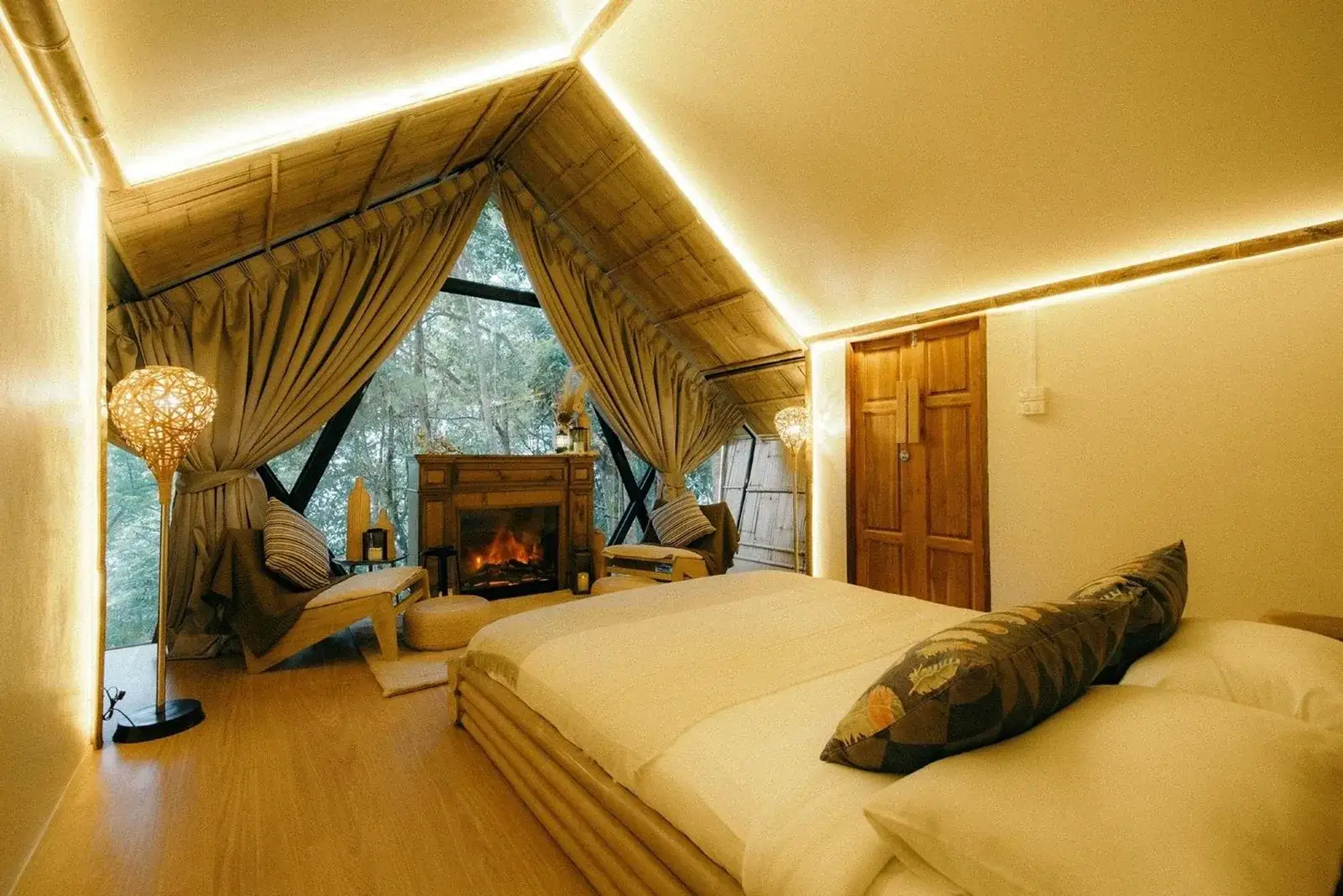 Interior of Cozy Wild Suite at Lannawild