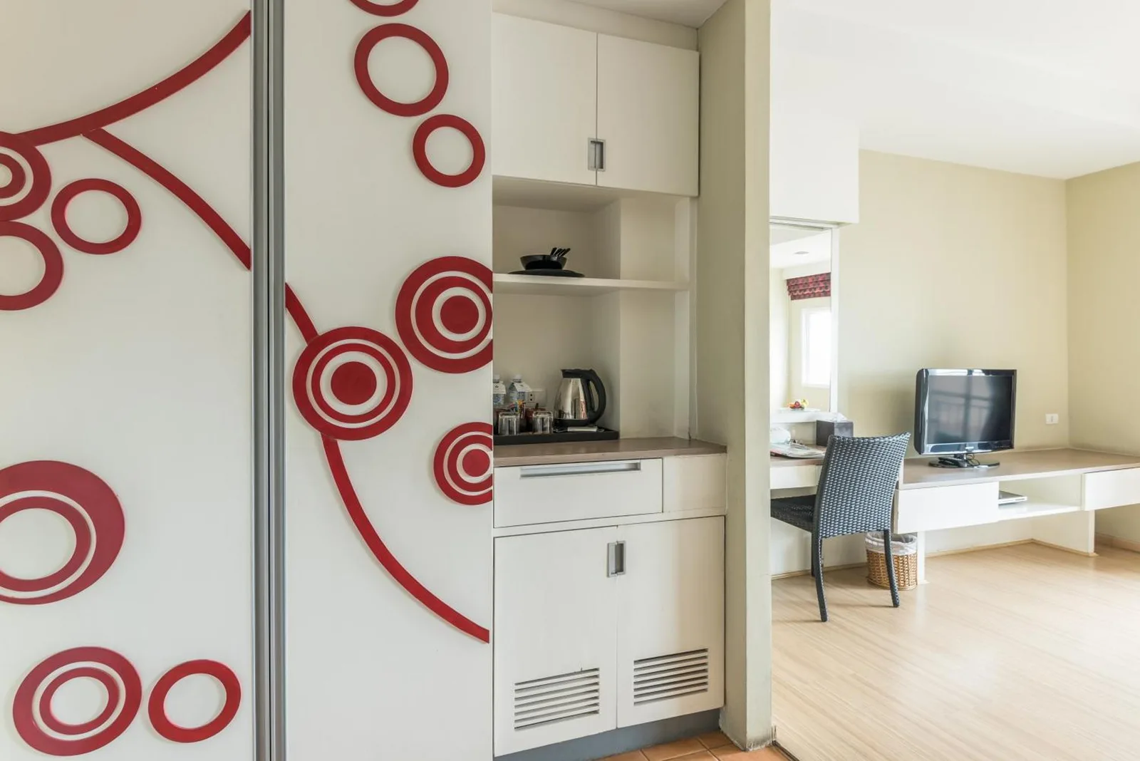 In-room kitchenette and living area at Lantana Pattaya - SHA Extra Plus in Pattaya